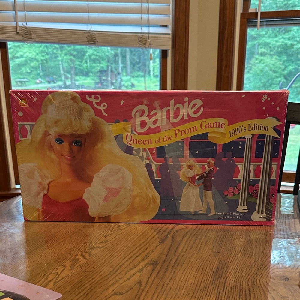 Barbie Queen of the Prom Game - Pink 1990's Edition